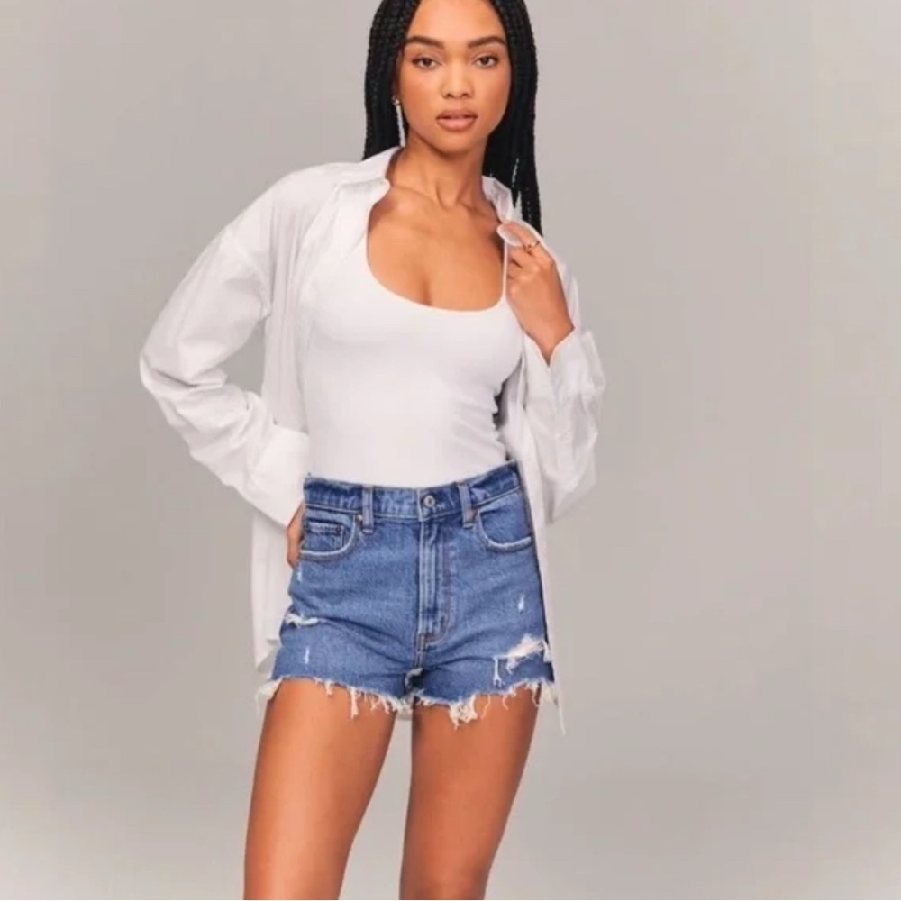 Abercrombie & Fitch The Mom Short High Rise